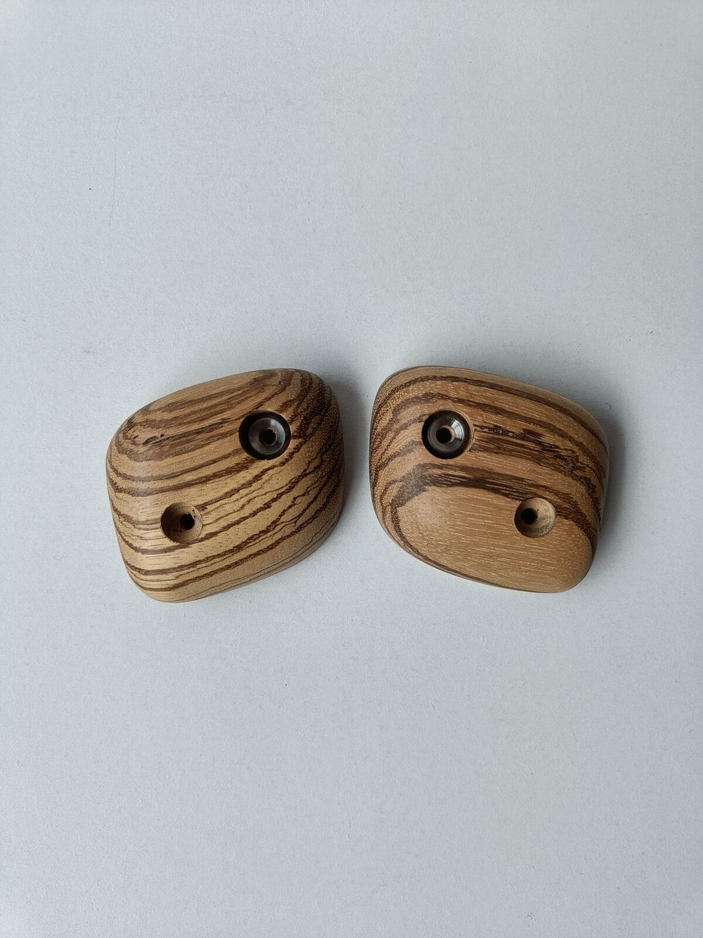 Pinches (symmetrical) – Zebrano