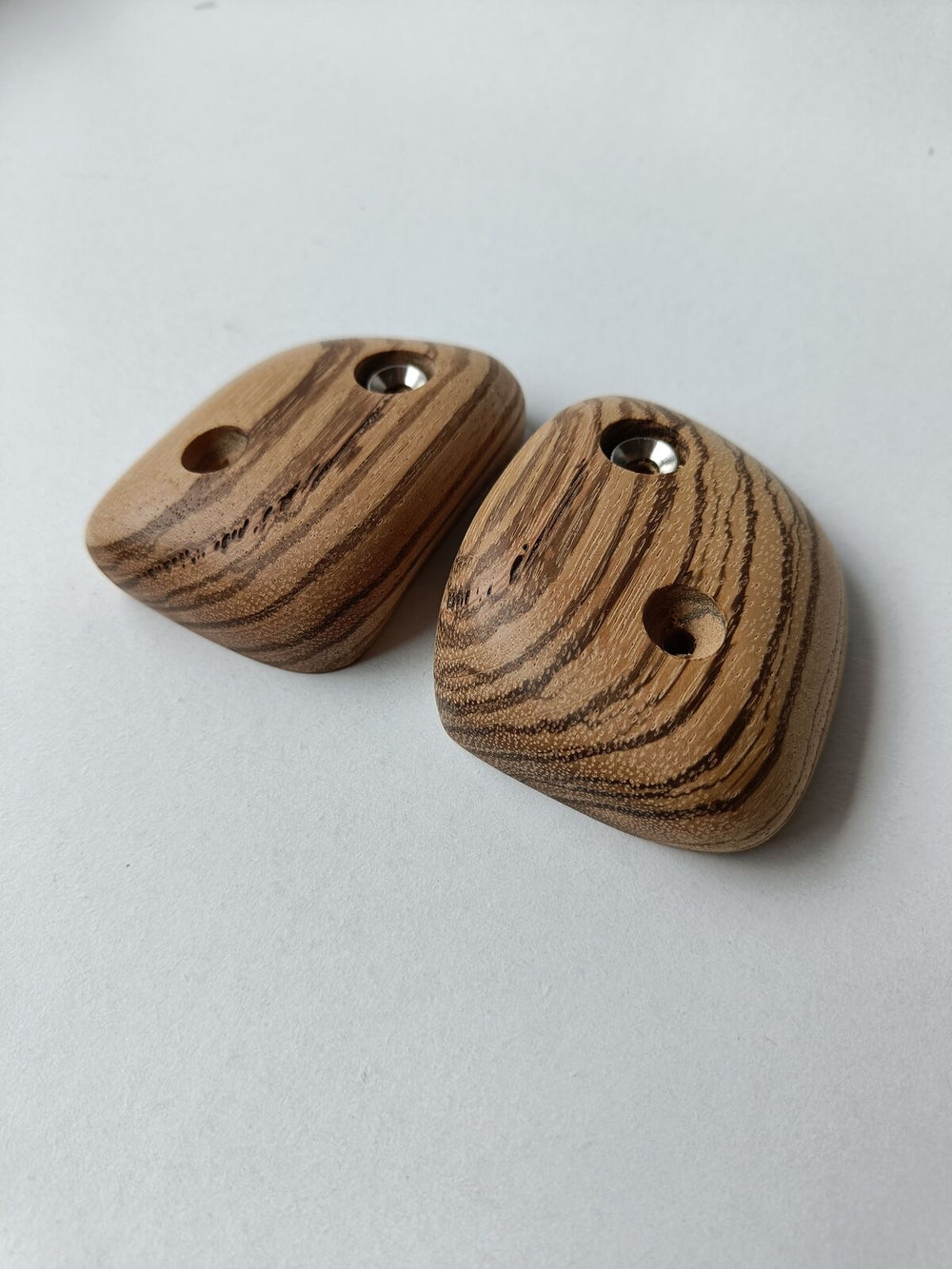 Pinches (symmetrical) – Zebrano