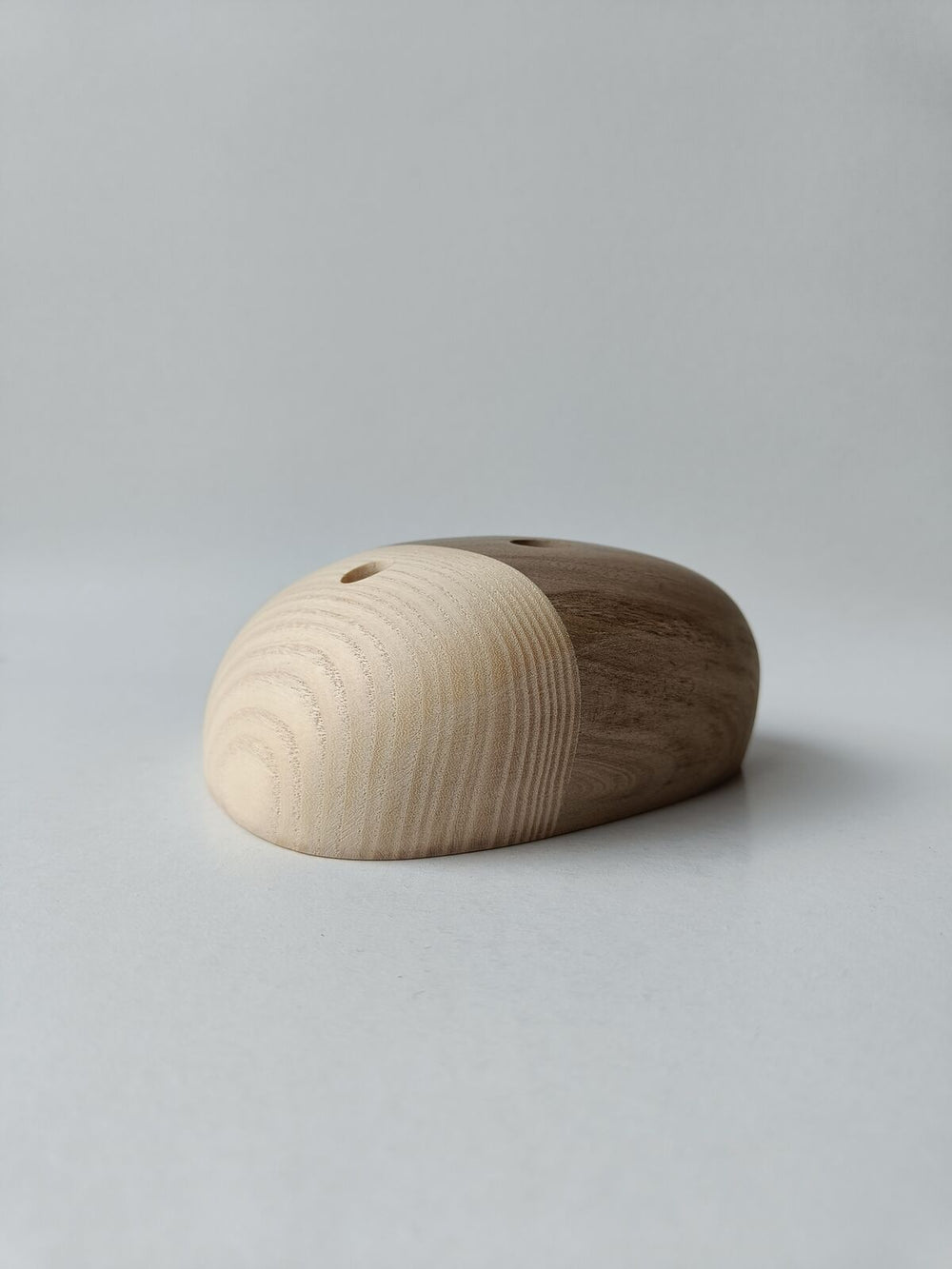 Sloper – Walnut/Ash